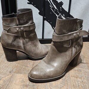 Arturo Chiang Ankle Boots with Cuffed Top and Rounded Toe Size 6.5